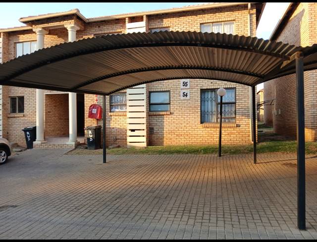 2 BEDROOM SECTIONAL TITLE FOR SALE IN GREENHILLS